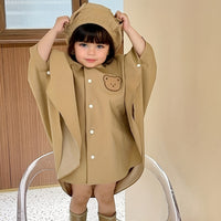 Kinder Regenjacke mit Bären- oder Hasenmotiv – Wasserdicht & Leicht für den Herbstzauber