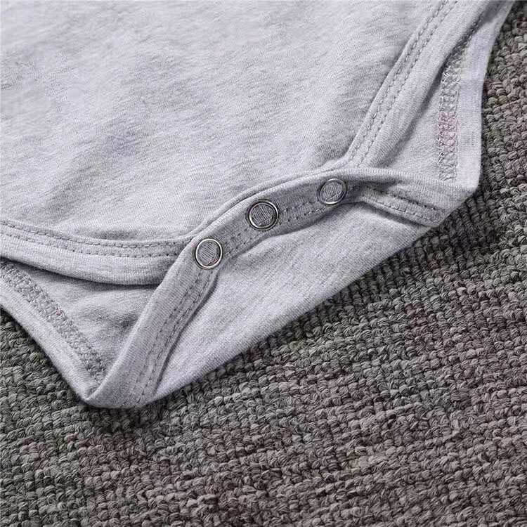 Langarm-Babybody mit Tattoo-Ärmel im Druckdesign – Rockbaby