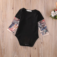Langarm-Babybody mit Tattoo-Ärmel im Druckdesign – Rockbaby