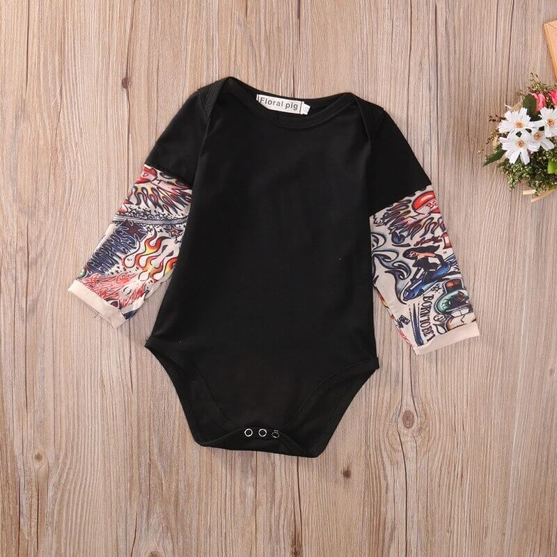 Langarm-Babybody mit Tattoo-Ärmel im Druckdesign – Rockbaby