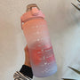 Wasserflasche | 2L | Zeitmarkierung | Langlebig | Trinkhalm | Praktisch | Vielseitig-Matt Rosa-Blau-Luzern Mode