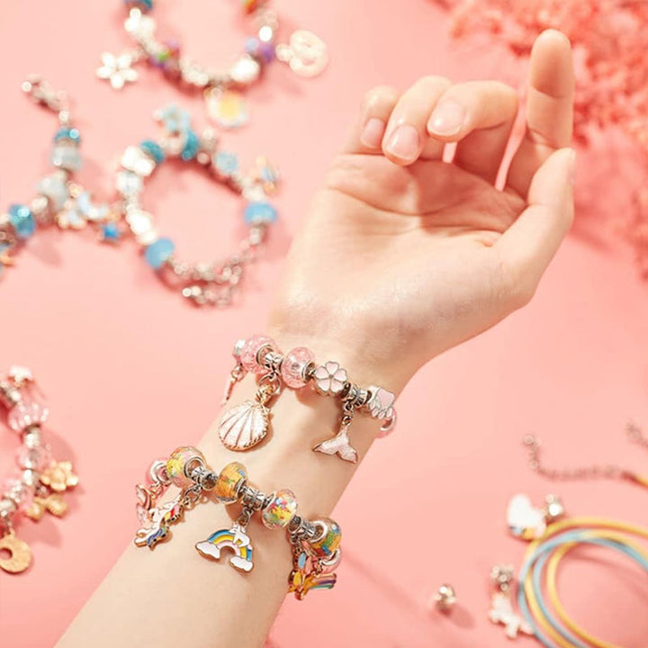 DIY-Armband Bastelset für Kinder mit Perlen, Anhängern & Geschenkbox