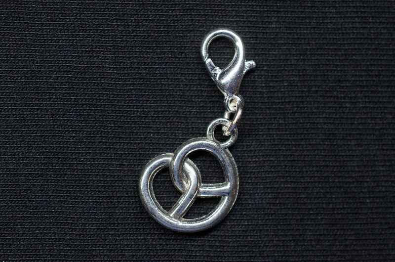Brezel Charm Anhänger – SilberBrezn Oktoberfest 2026