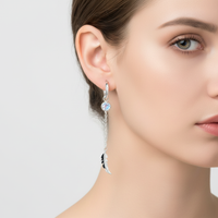 Asymmetrische Feder-Ohrringe - FeatherCharm 