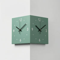 Decoratieve Hoekwandklok Met 2 Wijzerplaten - Angleclock