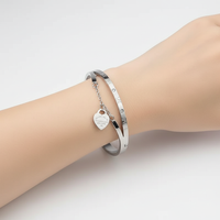 Elegantes Armreifdesign - HeartEmbrace 