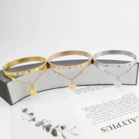 Elegantes Armreifdesign - HeartEmbrace 