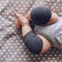 Schützende Baby Knieschoner mit Anti-Rutsch & BOGO-Aktion – Mila