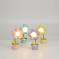 Kleine Kunststoff Tischleuchte - DaisyBeam