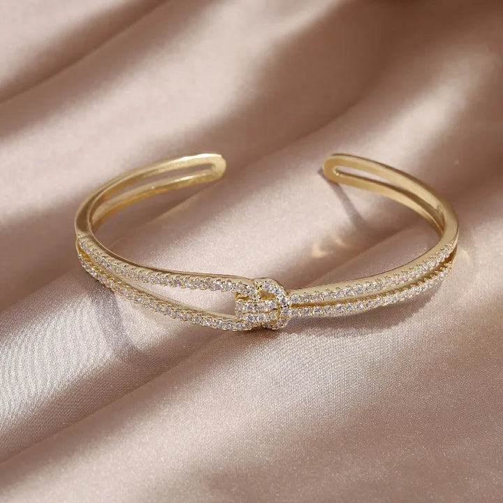 Kunstvoll Gestaltetes Armreif - GoldKnot 