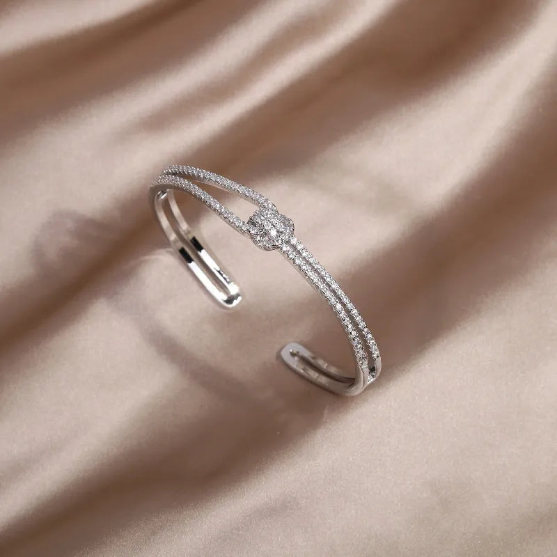 Kunstvoll Gestaltetes Armreif - GoldKnot 