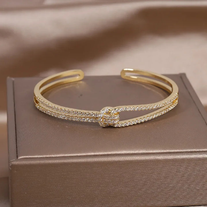 Kunstvoll Gestaltetes Armreif - GoldKnot 