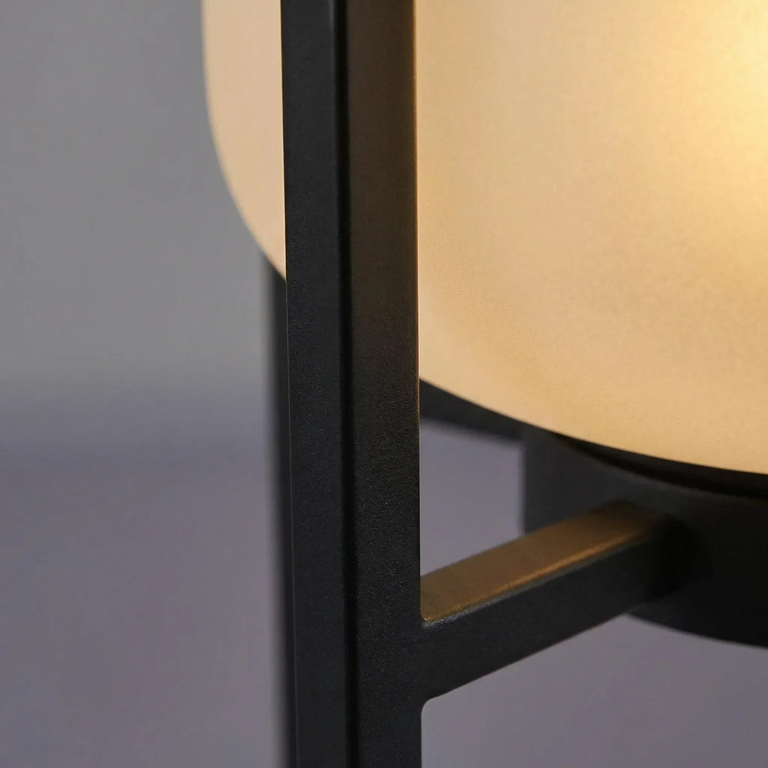 Modern Freestanding Garden Lamp -  Solanthre