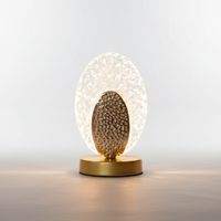 Pfaueninspiriertes Tischlicht - AureaFeather
