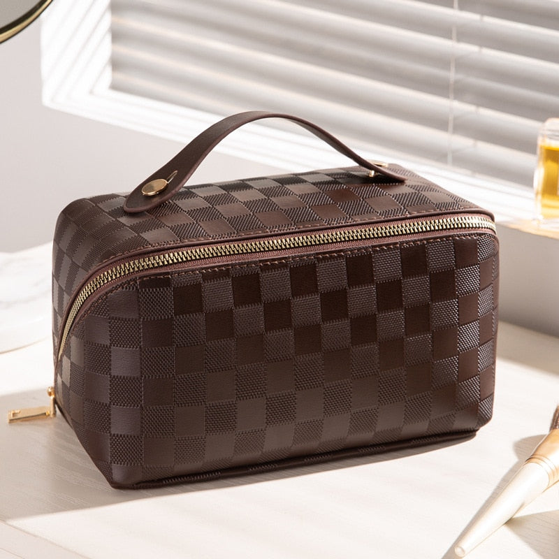 Kosmetiktasche aus PU-Leder mit Fächern – LuxeCarry