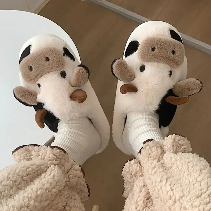 Plüsch-Hausschuhe im Kuhdesign – PlushCow