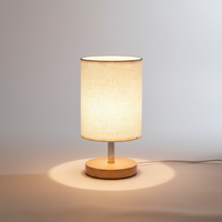 Tischlampe Holzsockel Leinenschirm - LinenGlow