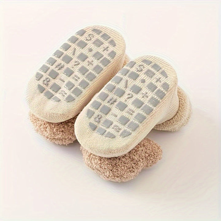 Winterliche Antirutsch Babysocken – Mila | Mit süßem Bärenmotiv und warmem Futter