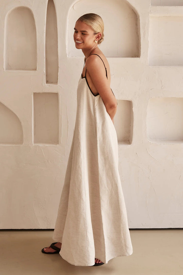 Beige Sommerkleid mit femininem Silhouette – Isara