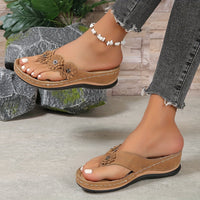 Braune Damen Sandalen | Offenes Design | Blumenmotiv | Gummisohle-Luzern Mode