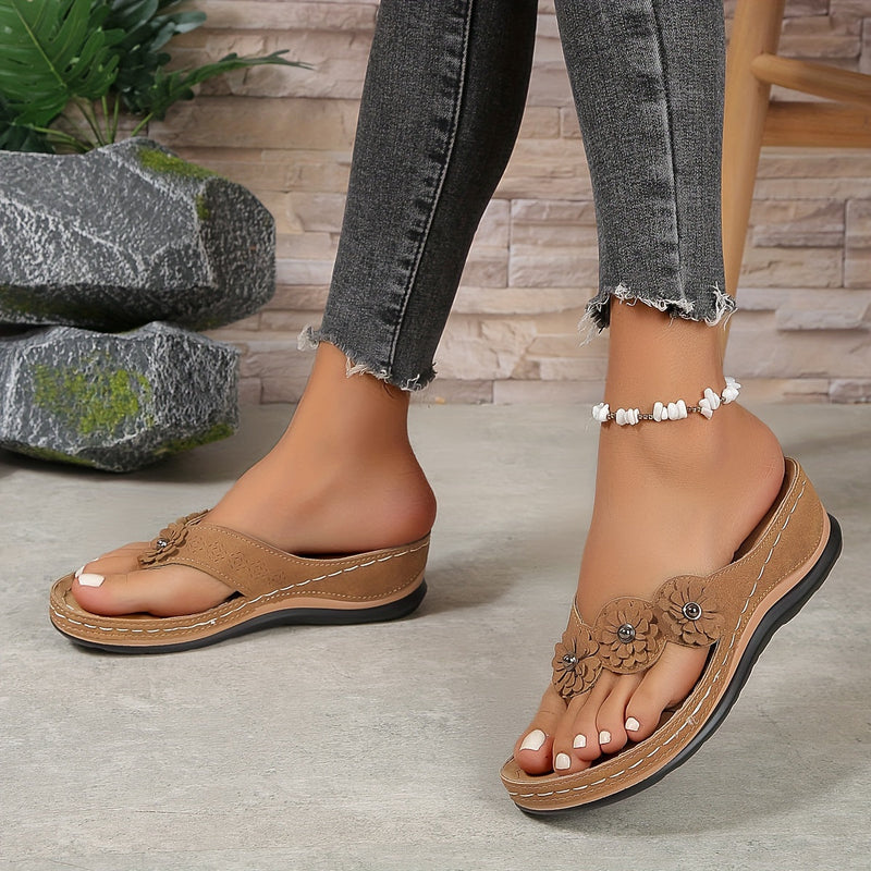 Braune Damen Sandalen | Offenes Design | Blumenmotiv | Gummisohle-35-Luzern Mode