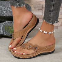 Braune Damen Sandalen | Offenes Design | Blumenmotiv | Gummisohle-Luzern Mode