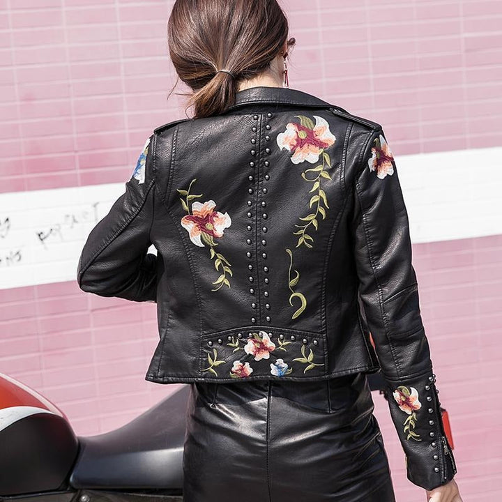 Damen Kunstlederjacke | Vegan | Kurz | Frontreißverschluss | Bestickt-Luzern Mode