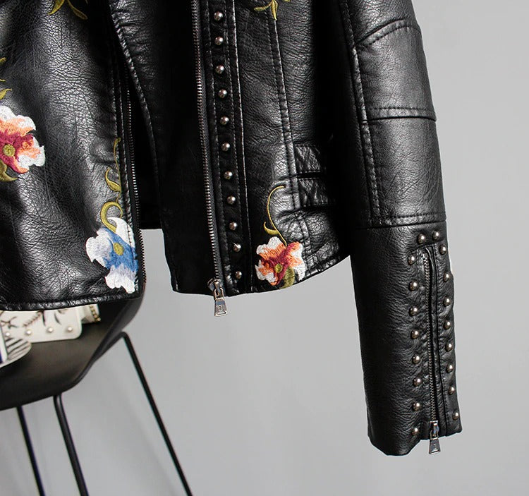Damen Kunstlederjacke | Vegan | Kurz | Frontreißverschluss | Bestickt-Luzern Mode