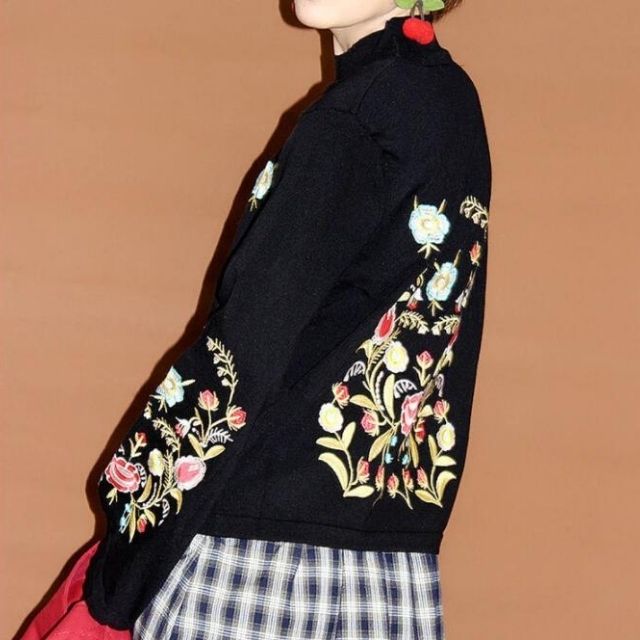 Damen Pullover mit Blumenstickerei - Modischer Strickpullover-Luzern Mode