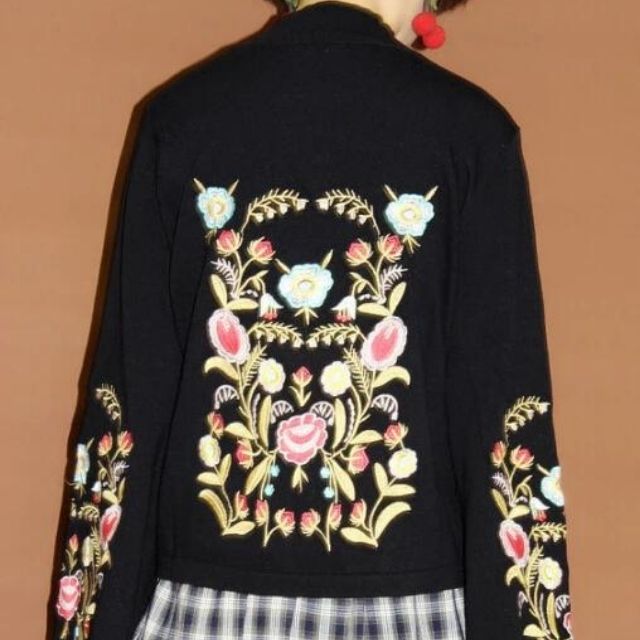 Damen Pullover mit Blumenstickerei - Modischer Strickpullover-Luzern Mode