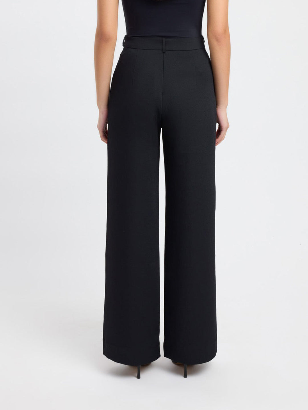 Ärmelloser Damen-Jumpsuit mit Gürtel und weitem Bein-Luzern Mode