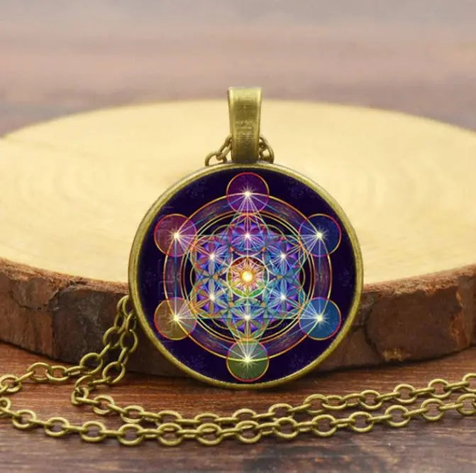 Halskette mit Chakrahänger | Metatron-Würfel | Verstellbar | Leicht-Gold-Luzern Mode