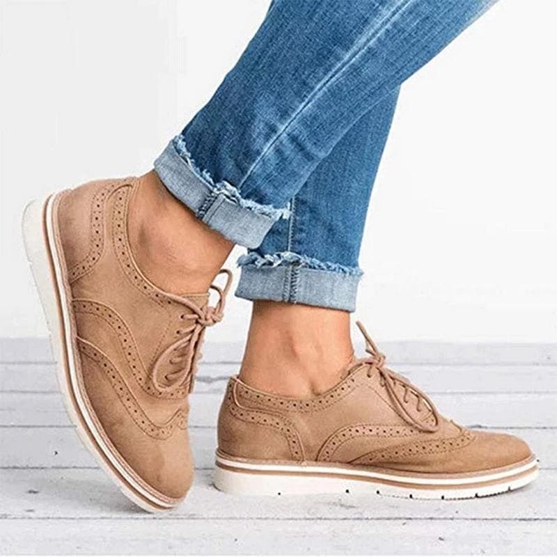 Damen Derby Schuhe aus Wildleder mit Broguedetails – Carisse