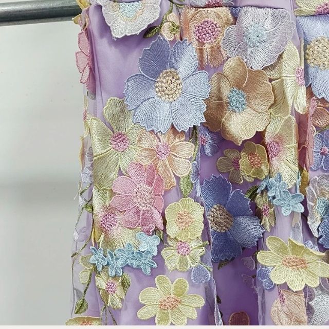 Blumenkleid Damen mit Blumenmuster - Elegantes Sommerkleid-Luzern Mode