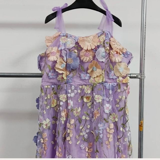 Blumenkleid Damen mit Blumenmuster - Elegantes Sommerkleid-Luzern Mode