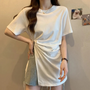 Damen T-Shirt mit seitlicher Raffung und asymmetrischem Design-Weiß-XS-Luzern Mode