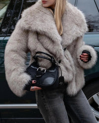 Damen Kunstpelzjacke mit Tasche - Wintermode Trend 2023-Luzern Mode