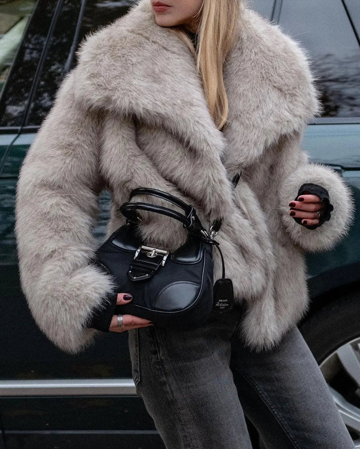 Damen Kunstpelzjacke mit Tasche - Wintermode Trend 2023-Luzern Mode