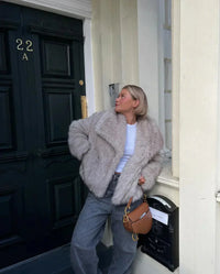 Damen Kunstpelzjacke mit Tasche - Wintermode Trend 2023-Luzern Mode