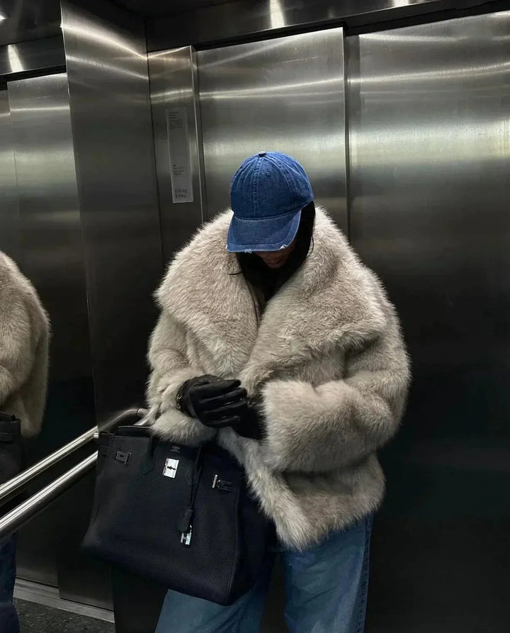 Damen Kunstpelzjacke mit Tasche - Wintermode Trend 2023-XS-Luzern Mode