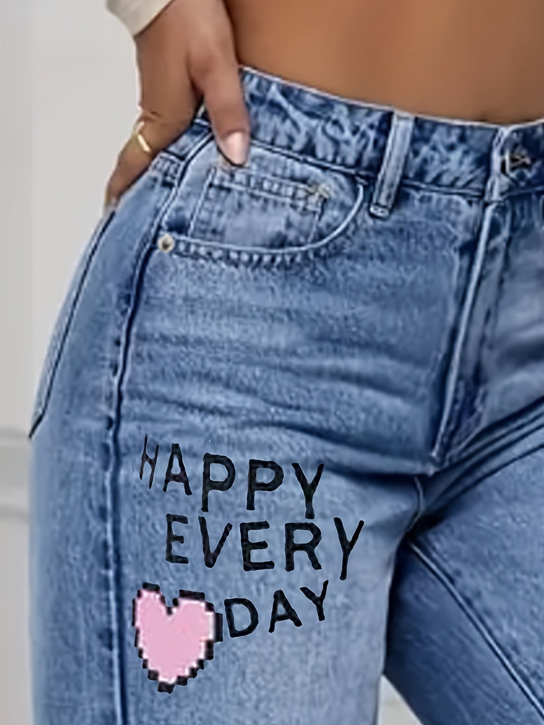 Damen Jeans mit Aufdruck und Rissen - Trendige Streetwear-Luzern Mode