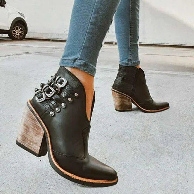 Damen Stiefeletten | Veganes Leder | Blockabsatz | V-Ausschnitt | Schnalle | Uni-Luzern Mode
