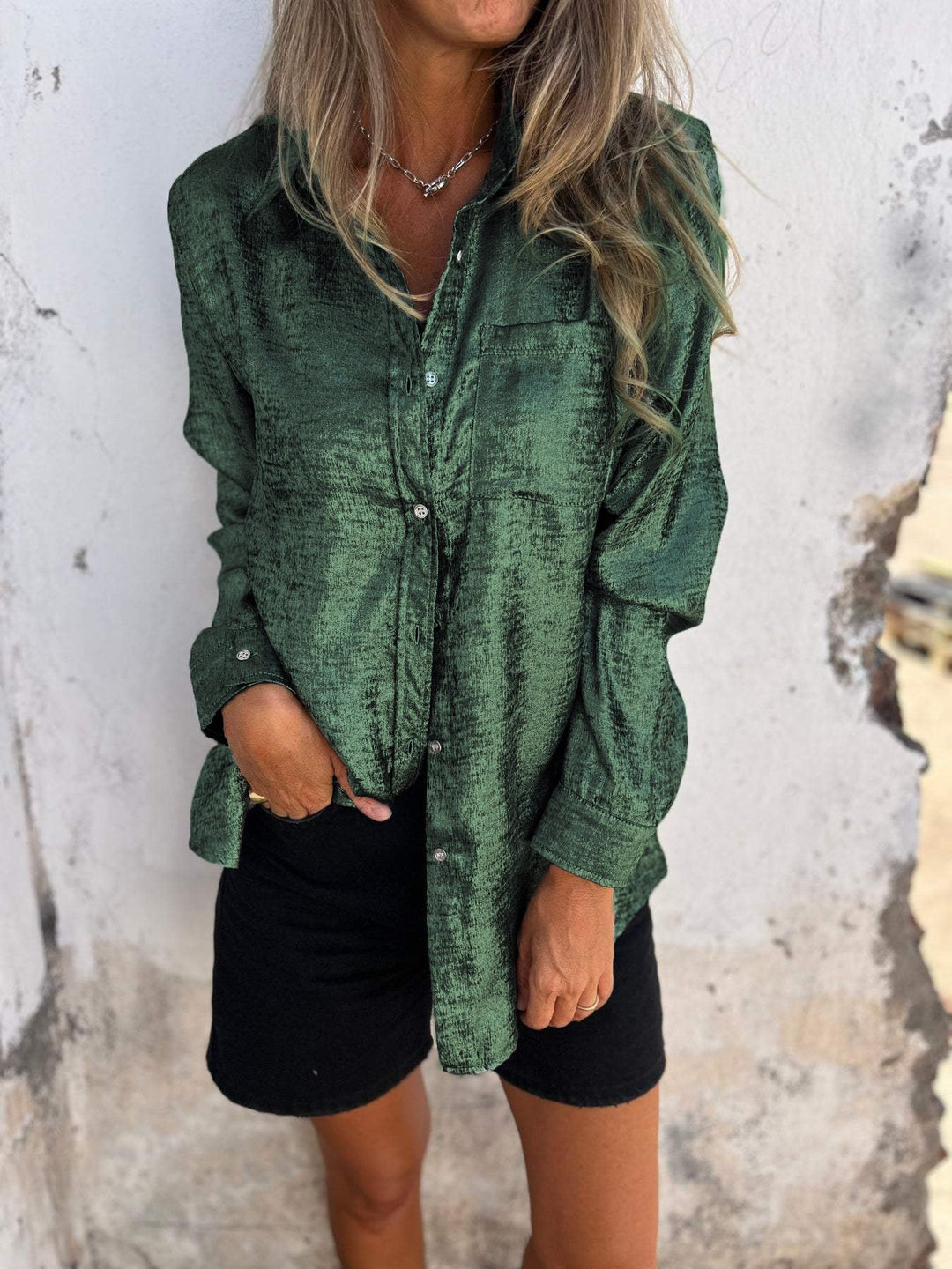 Damen Bluse aus Samt mit Knopfleiste und Kragen-Grün-S-Luzern Mode