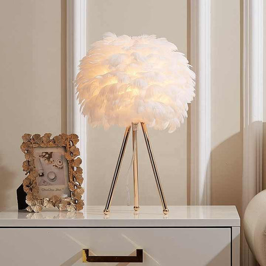 Tischlampe mit Federn | Weich | LED | Dimmbars | Verkabelt | Metall-Luzern Mode