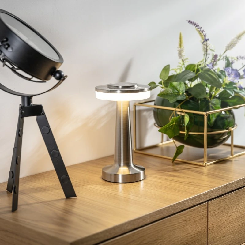Drahtloser Tischleuchte im Retro-Look | Metallisch | Aufladbar | USB-C-Silber-Luzern Mode