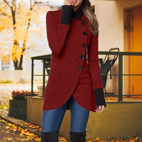 Damen Wintermantel mit asymmetrischem Schnitt und Knöpfen-Rot-S-Luzern Mode