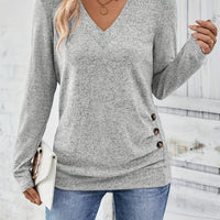 Damenpullover mit V-Ausschnitt und Knopfdetail – Iris