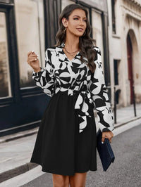 Elegantes Damenkleid mit V-Ausschnitt und Printmuster 2024-Weiß-S-Luzern Mode