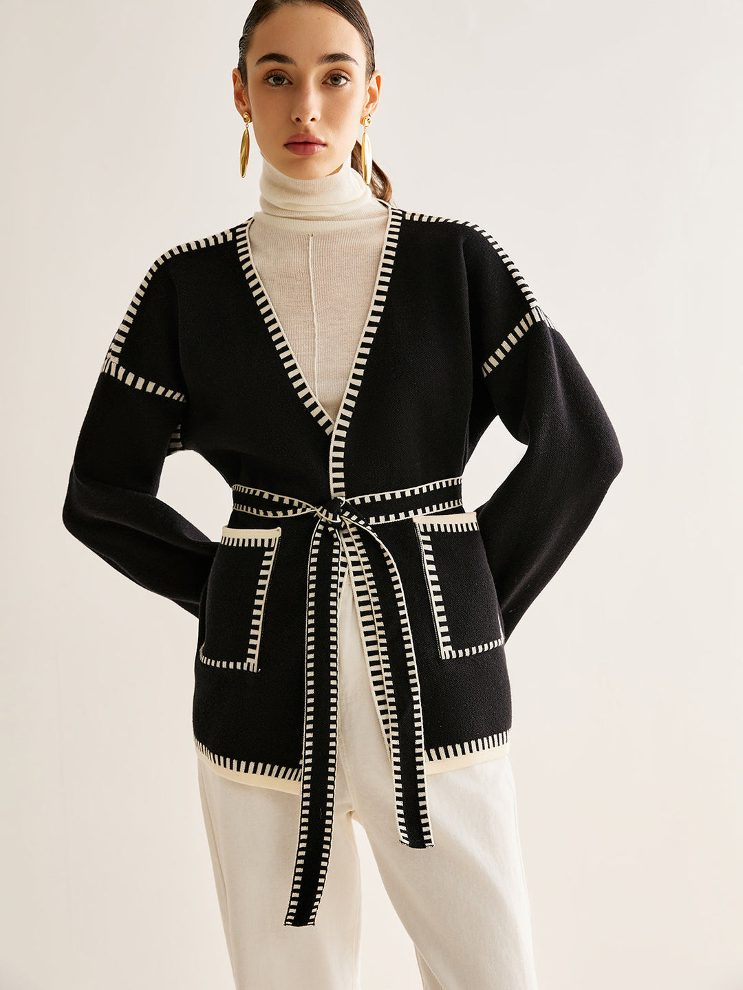 Eleganter Damen Strickcardigan mit Taschen und Gürtel-Detail-Luzern Mode