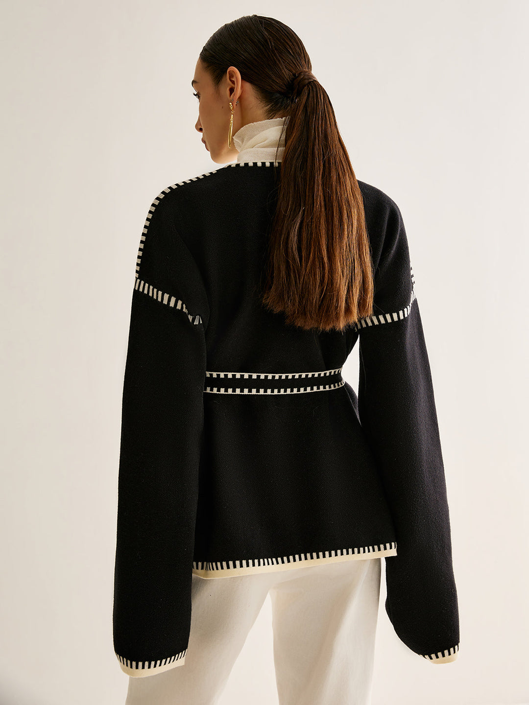 Eleganter Damen Strickcardigan mit Taschen und Gürtel-Detail-Luzern Mode